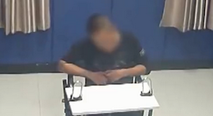 吸毒@意外！情侣吵架请民警评理发生戏剧一幕，男子黑眼圈暴露了......