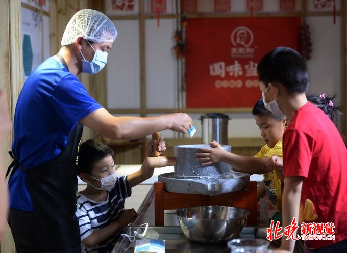 老字号直播带货 非遗日里叫卖“王致和”