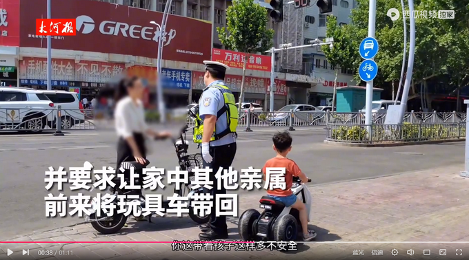 交警河南“豪车”在街头被交警拦下：“车”虽好但不能上路