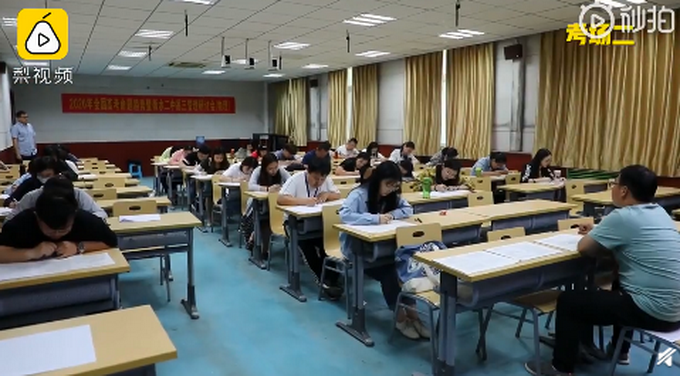 推荐衡水二中复课师生同考1张卷，老师：毕业后第1次考试，很紧张