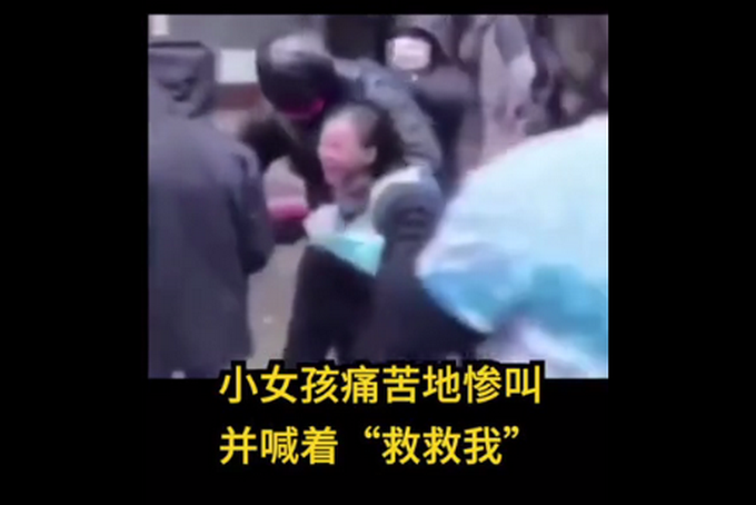 推荐美国75岁男子被警察推倒受重伤，纽约州长科莫发声