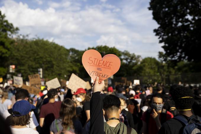 抗议示威抗议不断，专家：美国从不尊重人权，种族问题只会长期存在并日益恶化