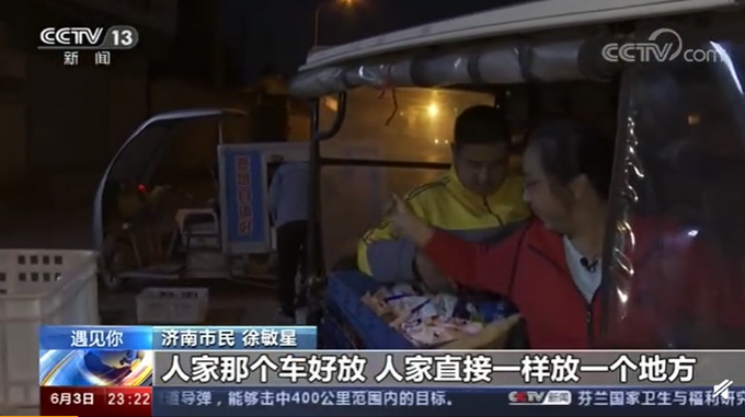 济南妈妈带自闭症儿子做送奶工：为了让他融入社会