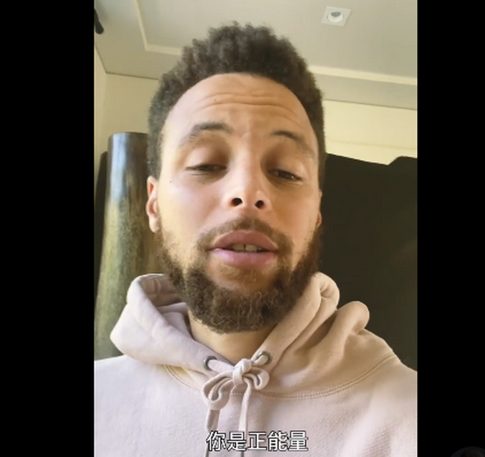 库里库里再次回复广东独臂篮球少年，塔克也发声：给我码数，我送你签名鞋