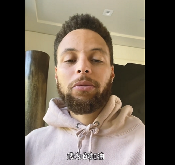 库里库里再次回复广东独臂篮球少年，塔克也发声：给我码数，我送你签名鞋