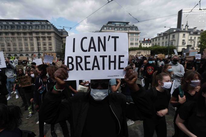 弗洛伊德弗洛伊德若是白人能否幸免于难？美高官否认执法机构存在种族歧视