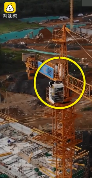 推荐双腿悬空！男子喝2斤白酒爬30米塔吊上轻生，结果睡着了