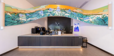 新开江豚守护主题店、上线新品系列，瑞幸咖啡燃起“夏日攻势”