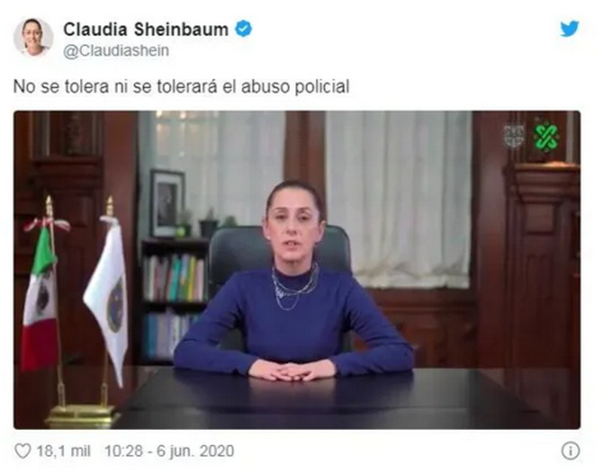 美国使馆门口，16岁抗议女孩跌倒，警察竟朝她脸上猛踹