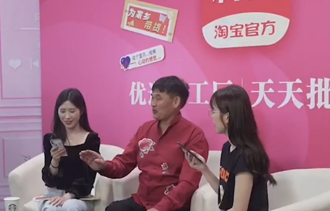 大衣哥大衣哥朱之文直播卖大衣，无偿直播为家乡出力