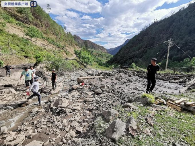 强降雨四川凉山州木里县突发泥石流灾害 15分钟386人紧急撤离