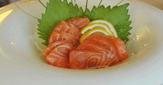 主打三文鱼上的病毒从哪来怎么感染人的？曾光建议民众暂不要生食三文鱼