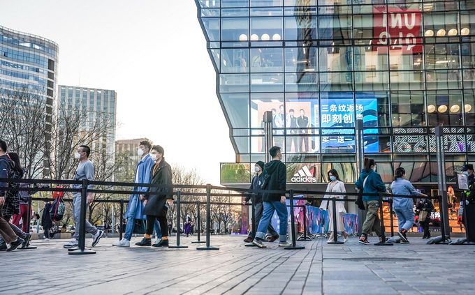 新冠北京疾控提醒：在密闭空间按要求佩戴口罩，保持社交距离