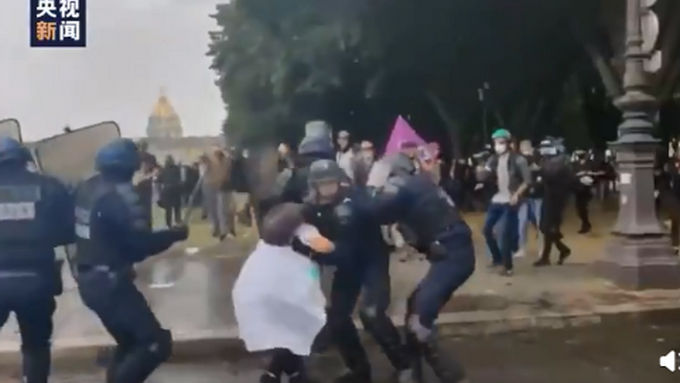 推荐一波未平一波又起！法国医护人员示威与警察互扔石头