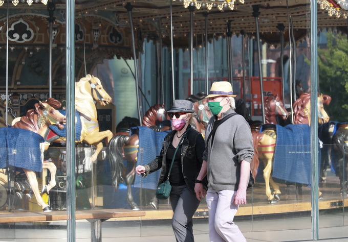 推荐美国新冠肺炎超218万例，特朗普：美国新冠疫情已接近尾声