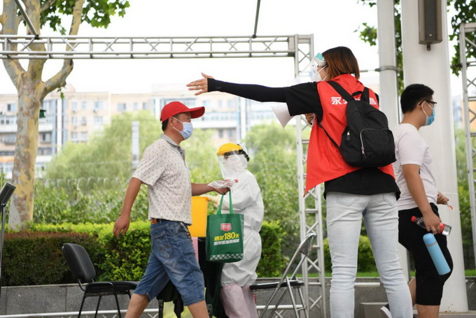 推荐北京东城已完成13.2万人次核酸采样，记者探访永外采样点