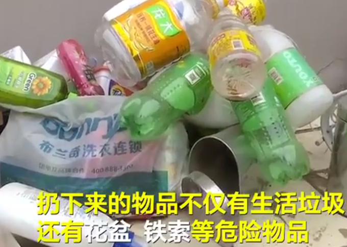 首页济南一小区有人22楼扔下自行车，不止一次乱扔了！抛物者还没抓到