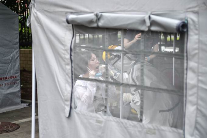 北京疫情通州梨园核酸日检3000人，候检大棚挡烈日透清凉