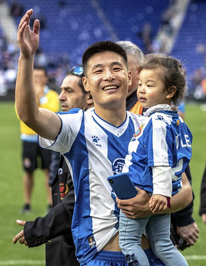 全球疫情武磊发文感谢球场内外两位“父亲”：今年的经历让我更加珍惜家人