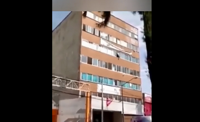 地震墨西哥发生7.4级地震，房屋出现明显晃动，至少有5人已经丧生