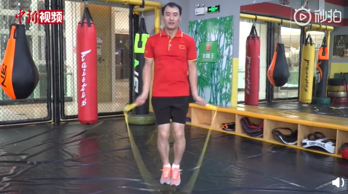 超励志！男子为减肥跳绳一不小心拿了世界亚军，体重曾190多斤