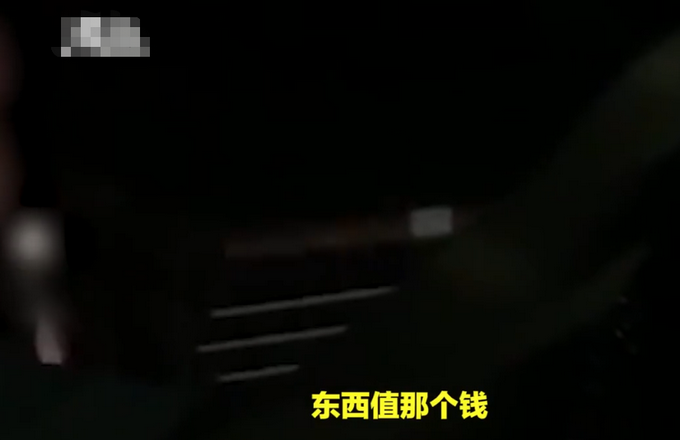 推荐青岛游客海里捡鲍鱼被要500块，村民称这片海域被他们承包了