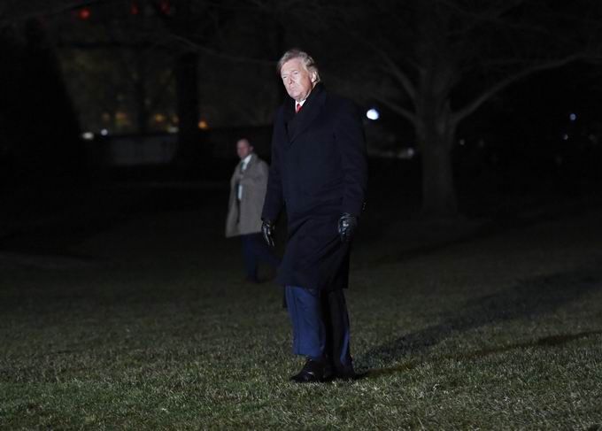 特朗普又“打脸”？美国确诊病例超250万，特朗普再次打上高尔夫