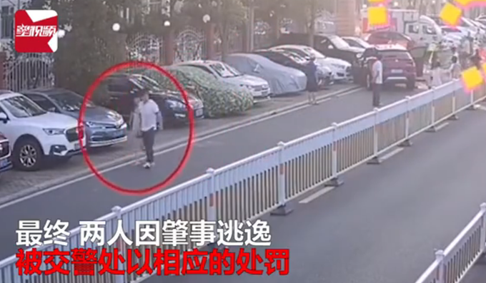 奇葩情侣酒驾翻车热心群众被救出，之后一幕令人意想不到，网友怒了