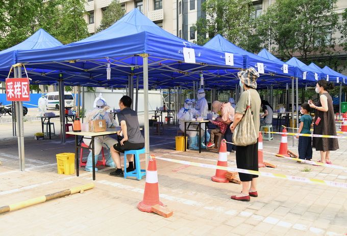 疫情CNN记者探访北京检测点：3天检测2万人次，外国网友炸了！