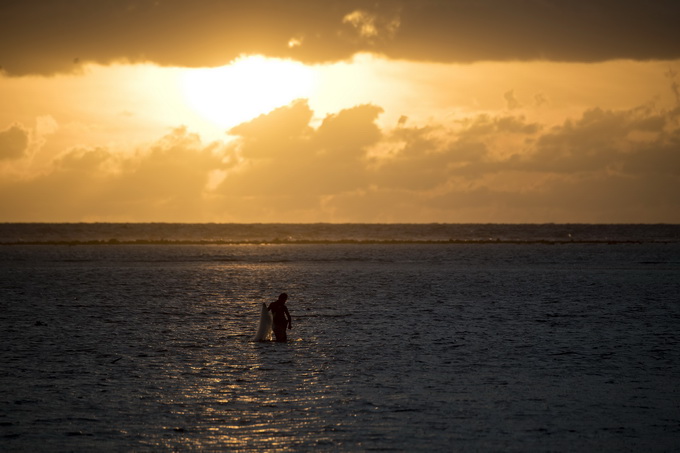 推荐菲律宾渔船与中国货船相撞至少14人失踪，中国货船被扣
