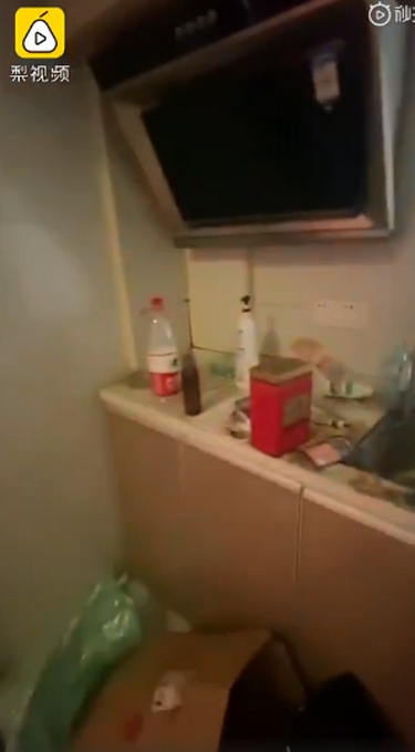 推荐臭气熏天！租客退房屋内成垃圾场，房东拉开冰箱看到霉斑傻眼了