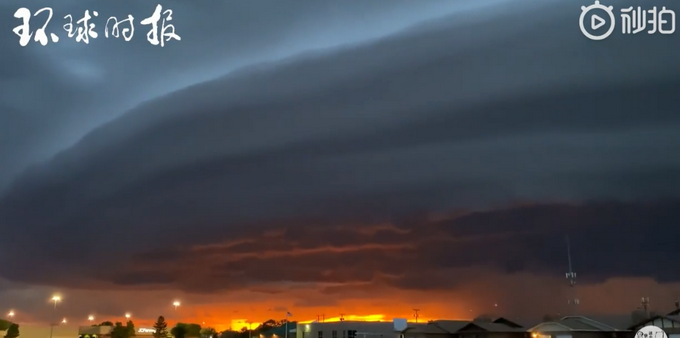 推荐美国出现巨型圆盘状陆架云，似巨型外星飞船 网友：还挺好看的