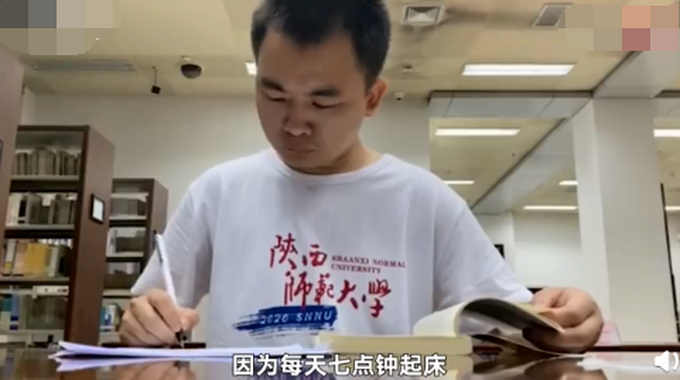 推荐学霸4年获5万奖学金，想当老师放弃北大硕博连读：最大遗憾是没谈女朋友