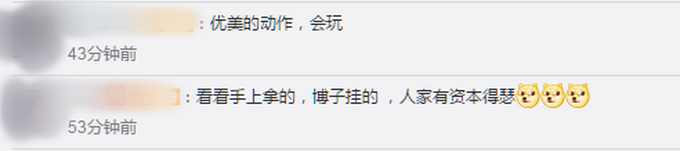 男孩获奖跳舞进门豪横扔奖状，全身都散发着嘚瑟的气息，动作搞笑