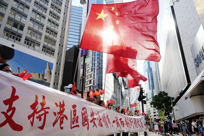 香港市民430万香港市民每人领一万元，预计下周一提前收到款项