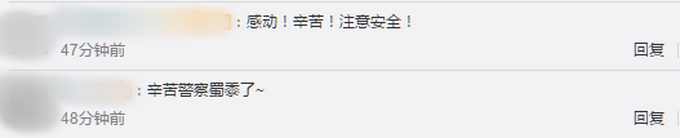 暴雨后安徽交警游到学校门口查看汛情，拍拍身上污渍后安心游走