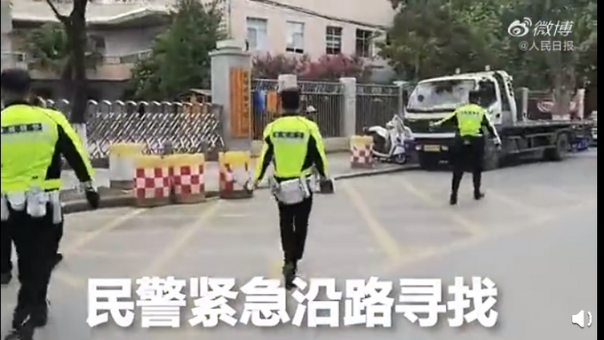 推荐晚30秒将缺考！交警最后关头垃圾桶找到准考证，网友：可长点心吧