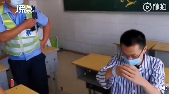 推荐硬核！安徽一高三考生考前做阑尾手术，被民警用担架抬进考场