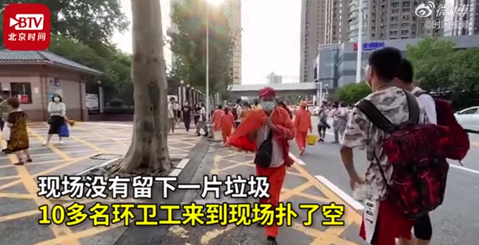 |武汉二中考场外家长散去没留一片垃圾，环卫工扑空，网友：这才是榜样