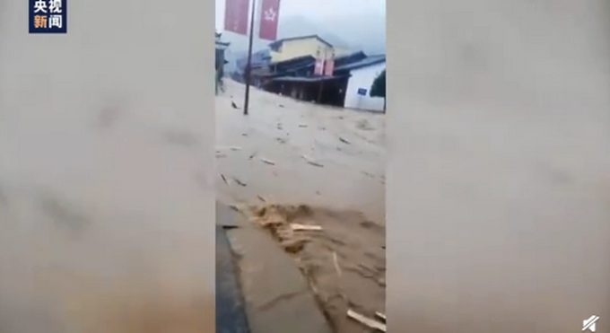 热点|福建武夷山暴雨，当地发布暴雨红色预警，全市停水景区关闭