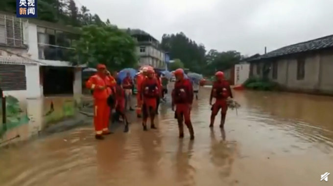 热点|福建武夷山暴雨，当地发布暴雨红色预警，全市停水景区关闭