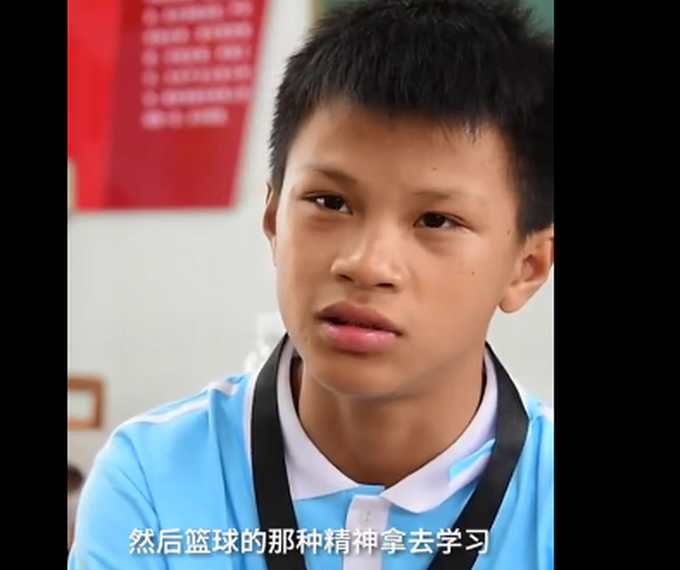 推荐|14岁独臂少年凌晨4点半练球，网友：他一定也喜欢科比吧