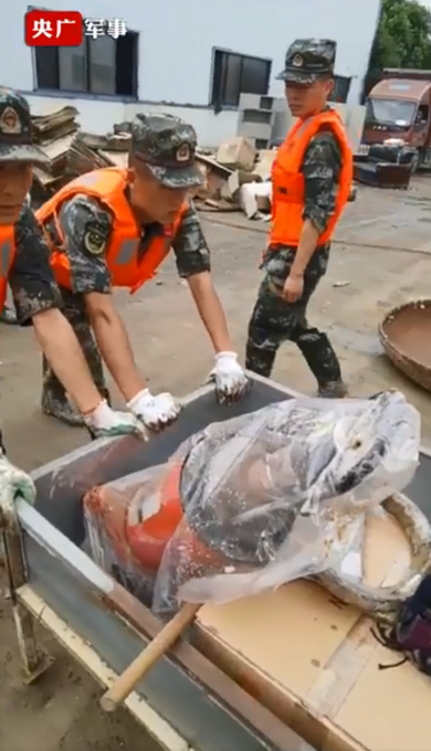 热点|洪水致茶叶被泡损失达9000万元！歙县痛哭茶企老板获武警援助