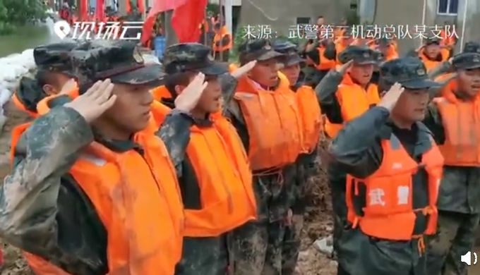 推荐|都是父母的心头肉！阿姨哽咽说看战士们吃苦心在疼，跟自家孩子差不多大