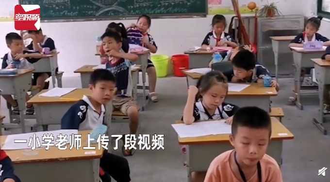 |一年级娃期末考试场面失控，老师眼睛都看不过来，网友很严格：太散漫！