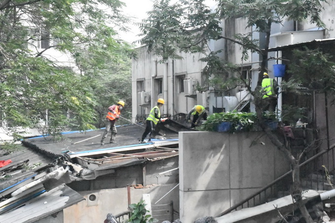 |“网红餐厅”违建厨房对着居民活动区排放油烟，拆！