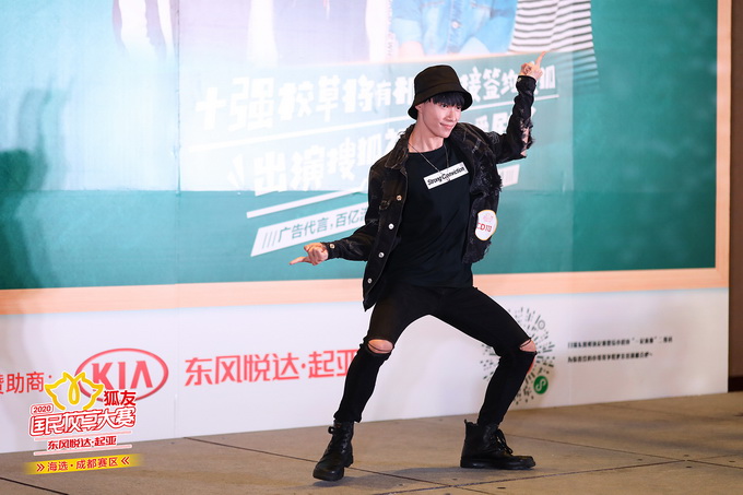 |“狐友国民校草大赛”成都赛区30位选手突围巴蜀帅哥颜值能打才艺出众