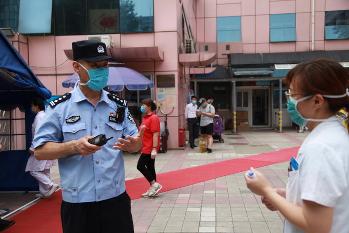 推荐|这里的医院有帮“院警”，专“治”小偷医闹号贩子……