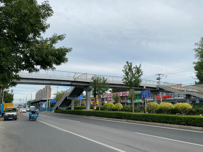 |断了十余年的三间房天桥，8月初南北畅通