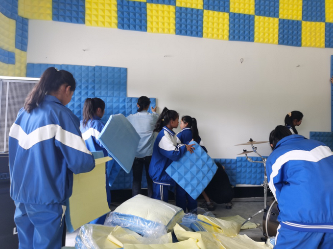 |痛仰乐队探访六盘水山区小学，两代“摇滚人”用音乐点亮梦想